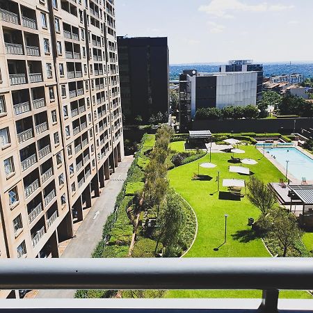 Westpoint Sandton Apartments Йоханнесбург Экстерьер фото