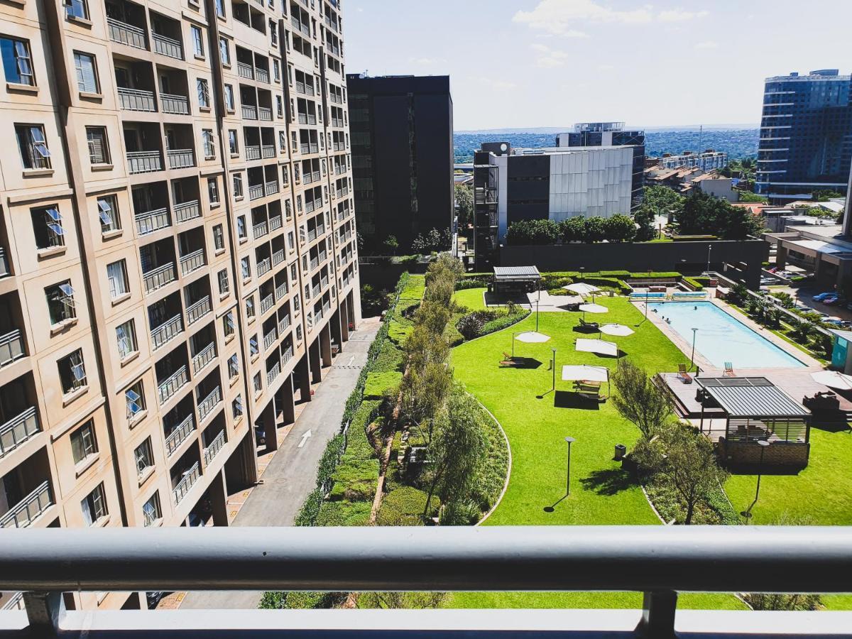 Westpoint Sandton Apartments Йоханнесбург Экстерьер фото